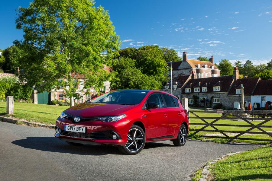  Toyota Auris Hybrid GB25 2017 года  (UK) (фото 19 из 46)